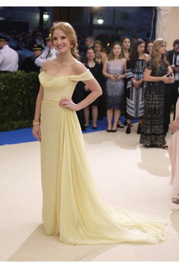 Sun-Kissed Majesty – Jessica Chastain Met Gala 2017–Inspired Buttercup Yellow Off-Shoulder Column Gown