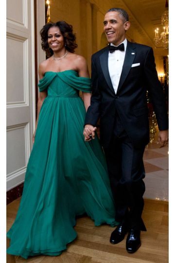 Emerald Grace – Michelle Obama-Inspired Off-Shoulder Green Chiffon Evening Gown