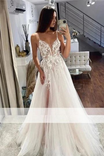 Lace Appliqué V-Neck Ball Gown with Long Train for Formal Events