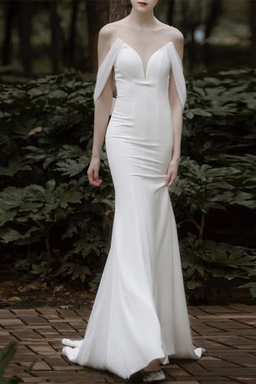 Chic Off-Shoulder Elegant Gown with Flowing Sleeves and Flared Hem