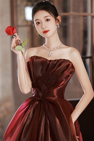 Crimson Elegance Strapless Gown – Flowing Tulle Ballgown