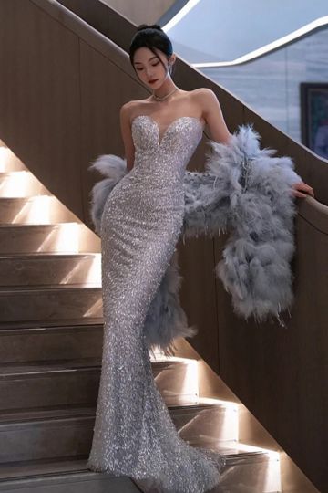 Glamorous Silver Sequin Strapless Gown with Feathered Shawl – Perfect for Formal Events and Galas