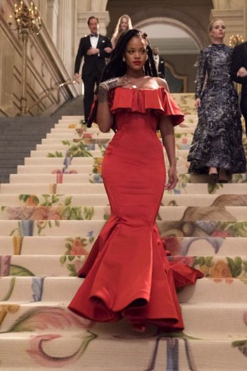 Scarlet Heist – Ocean’s 8–Inspired Red Off-the-Shoulder Ruffle Mermaid Gown