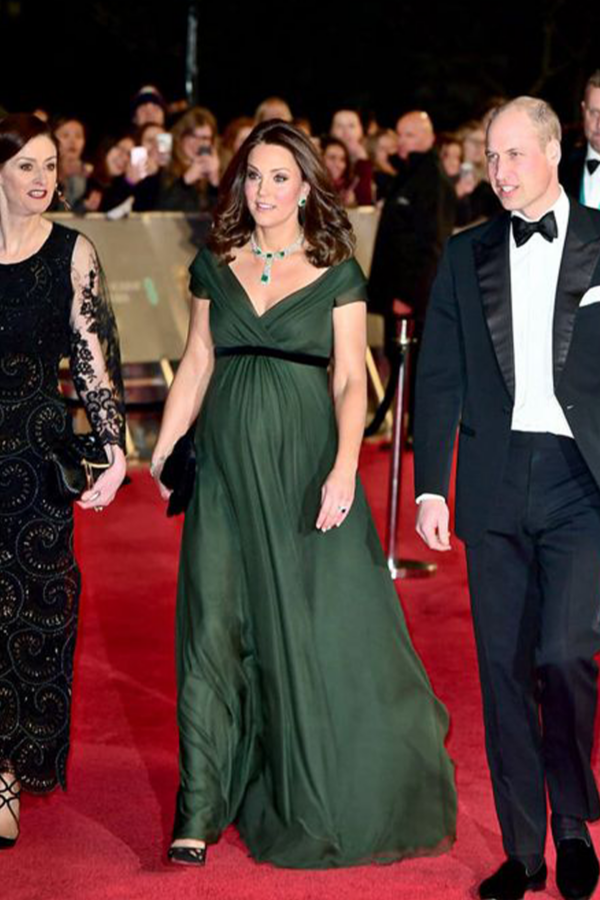 Regal Radiance – Emerald Green Off-the-Shoulder Empire-Waist Gown