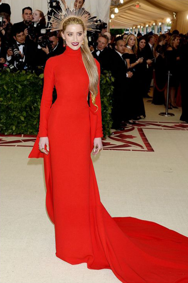 Crimson Reverence – Amber Heard Met Gala 2018–Inspired High-Neck Column Gown with Sweep Train