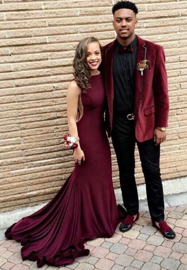 Crimson Elegance – Burgundy Open-Back Mermaid Gown