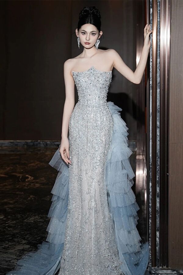 Sparkling Strapless Evening Gown with Tiered Tulle Train – Perfect for Elegant Occasions