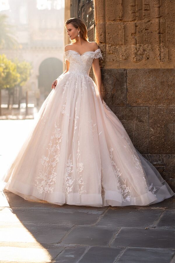 Off-the-Shoulder Lace with Long Train for Formal Events