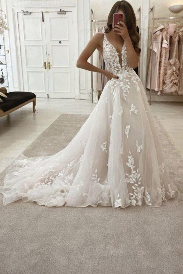 Lace V-Neck Gown with Long for Formal Events