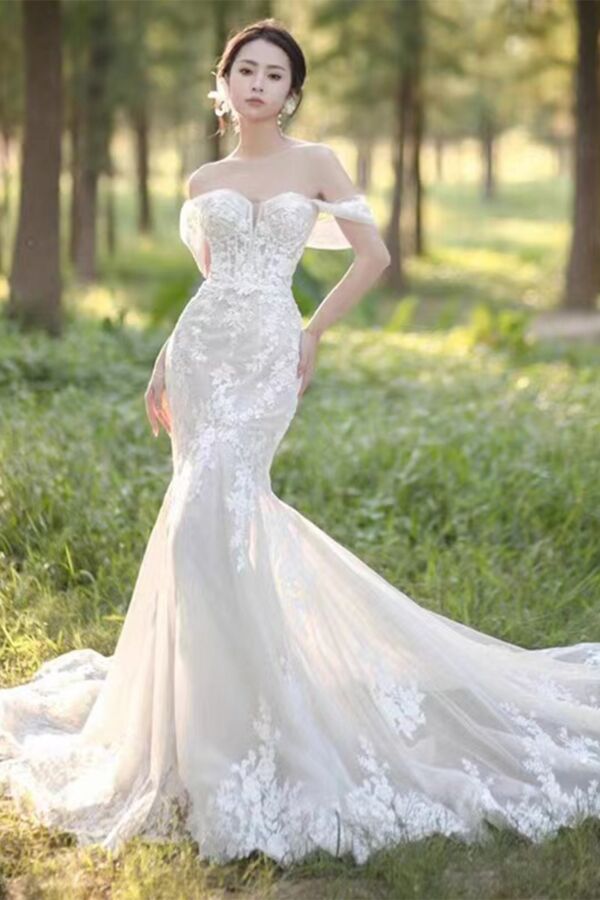 Enchanting Off-Shoulder Lace Mermaid Gown with Delicate Floral Embroidery and Sweep Train