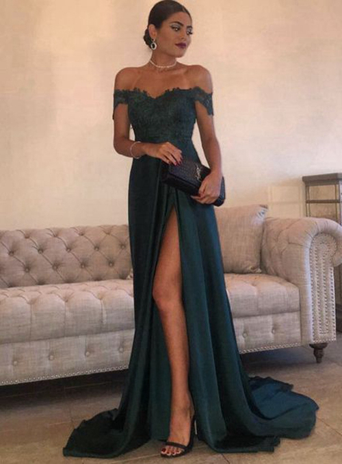 Emerald Enchantment – Off-the-Shoulder Lace & Chiffon Gown