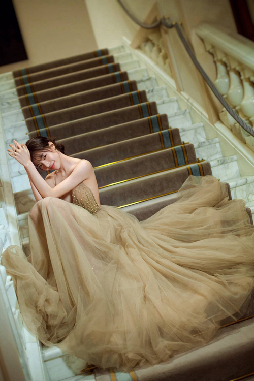 Elaine Zhong Chuxi Inspired Champagne Tulle Celebrity Formal Prom Dress with Pearls