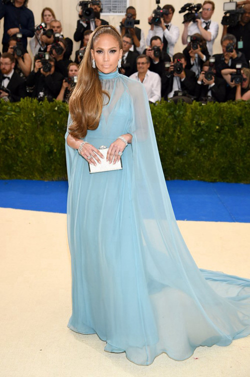 Celestial Grace – Jennifer Lopez Sky-Blue Chiffon Cape Gown